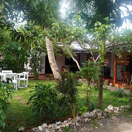 Vibushan Guest House 닐라벨리 외부 사진