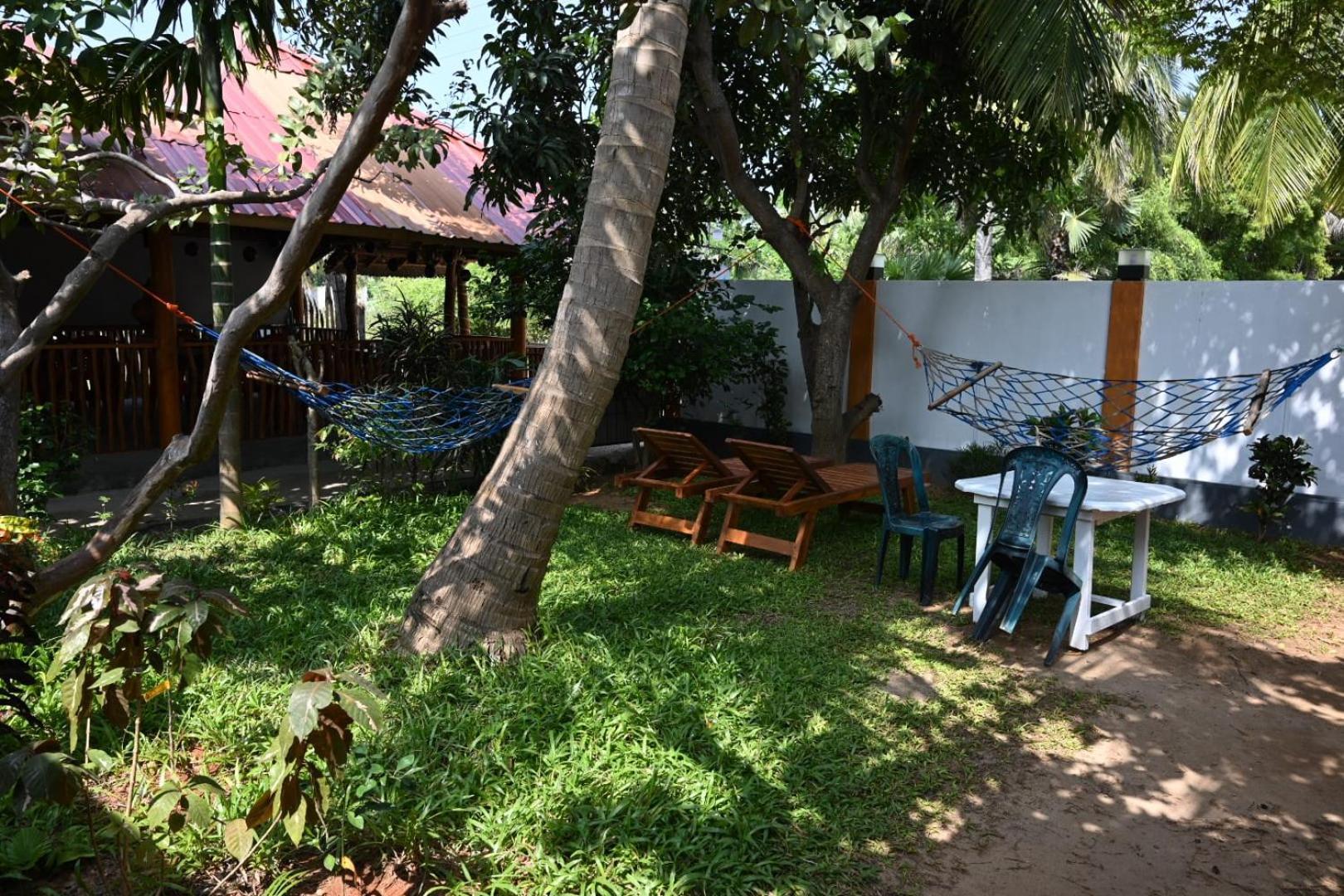 Vibushan Guest House 닐라벨리 외부 사진