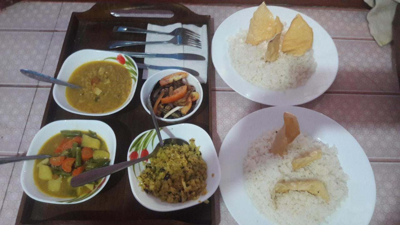 Vibushan Guest House 닐라벨리 외부 사진